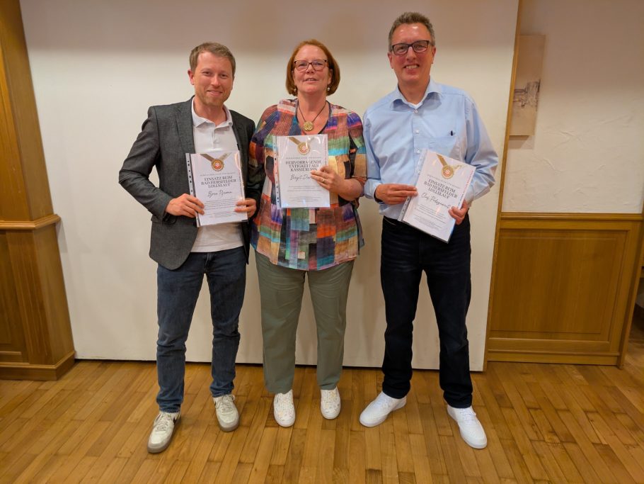 Ehrung bei der Jahreshauptversammlung – von links: Björn Pfromm, Birgit Diwisch und Olaf Podszuweit